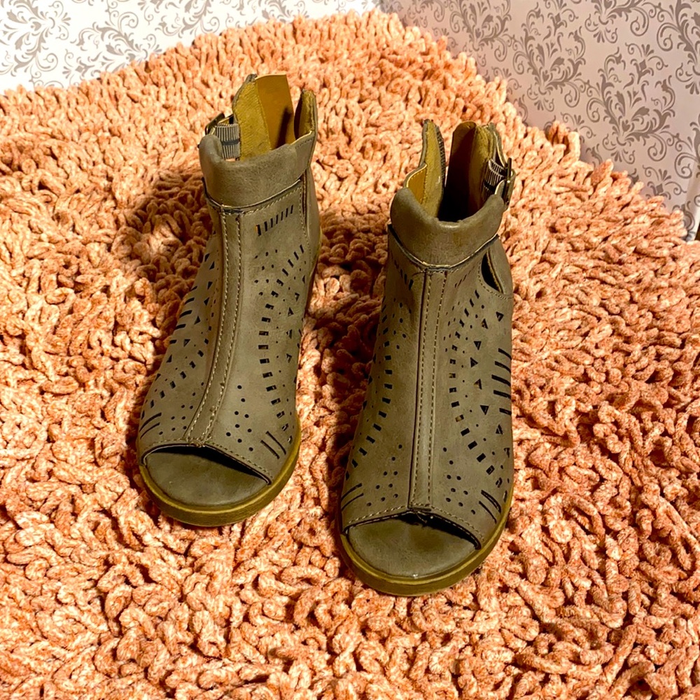 Jelly pop tan open toed ankle Sz 11 youth boot